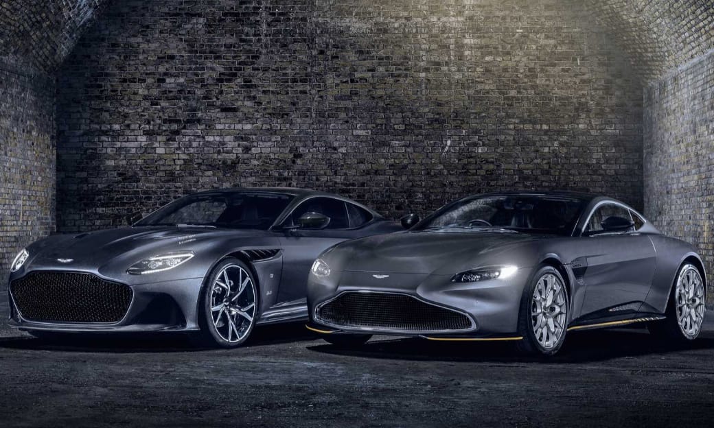 Két új Aston Martin érkezett az új James Bond-film előszeleként