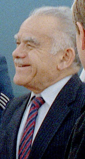 Elhunyt Jichák Samir