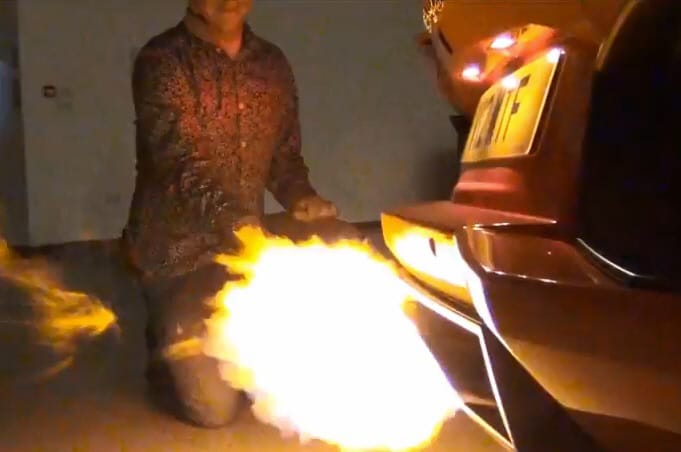 Videó: így kell kolbászt sütni egy Lamborghini kipufogójánál