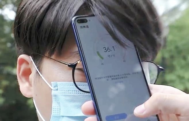 A koronavírus inspirálta: lázmérő funkcióval jön a Huawei új telefonja