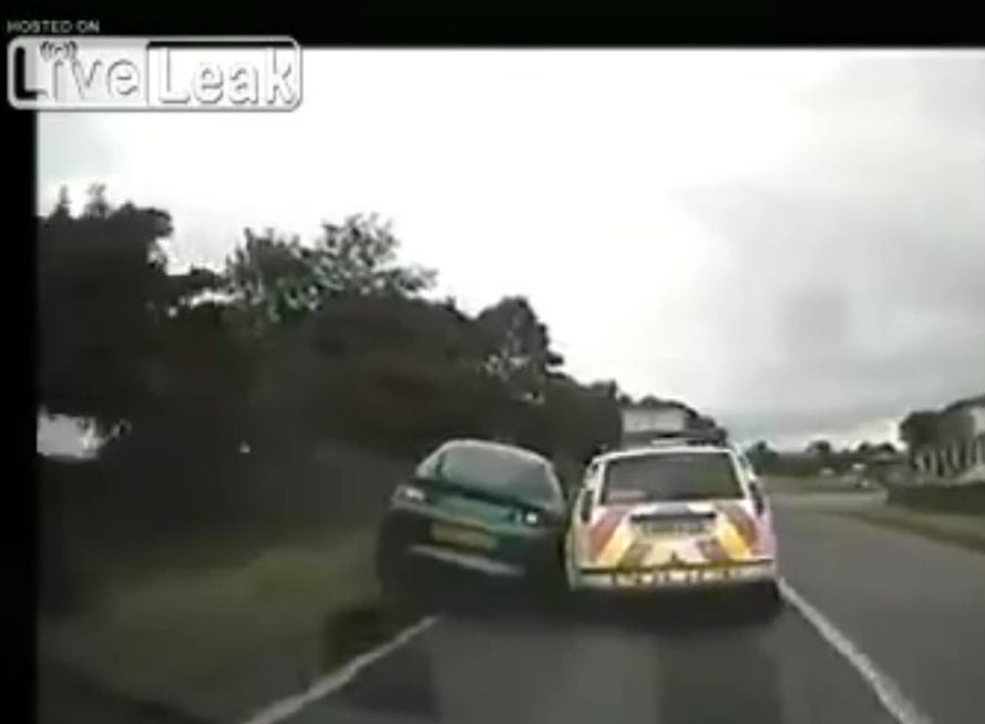 Őrült száguldozót kapcsoltak le a brit zsaruk – videó