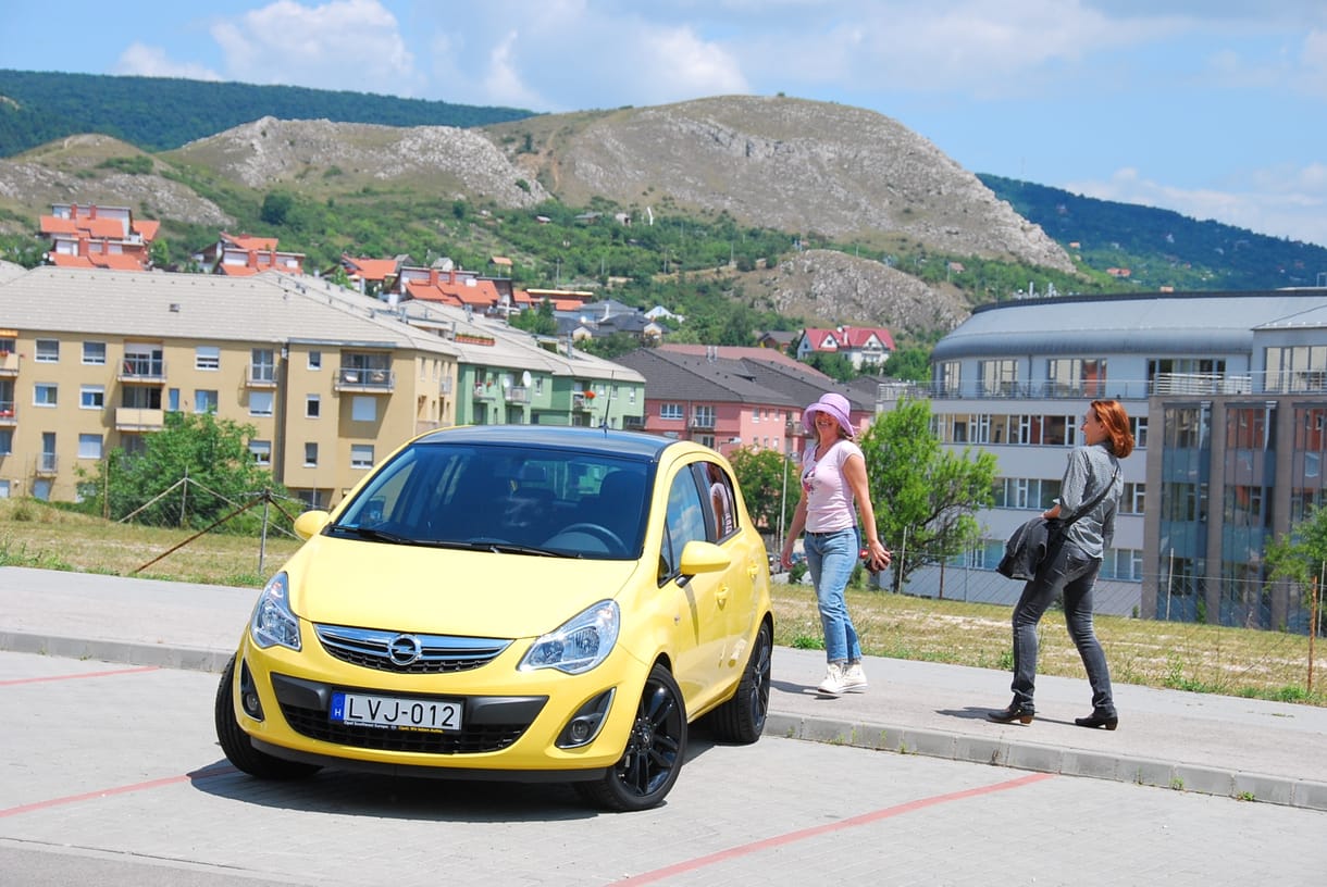 Opel Corsa teszt: rikít, de nem sportos