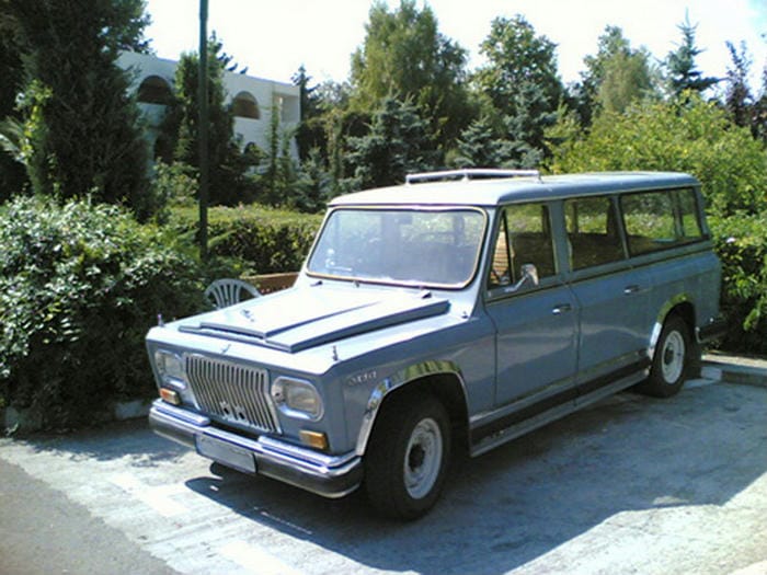 Elárverezték Ceausescu terepjáróját