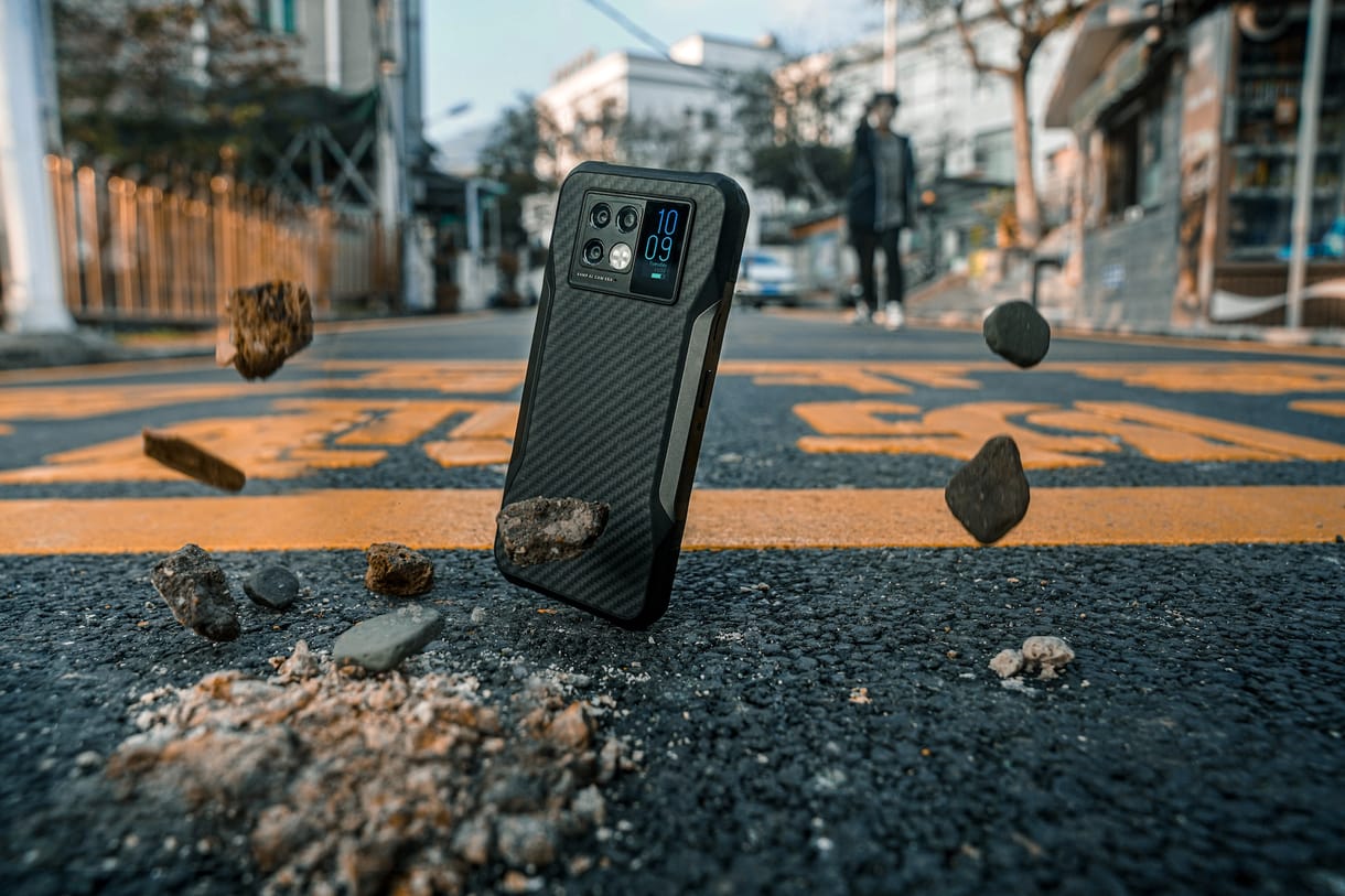 Különleges androidos telefon jön: bírja a strapát agyban, és testben is