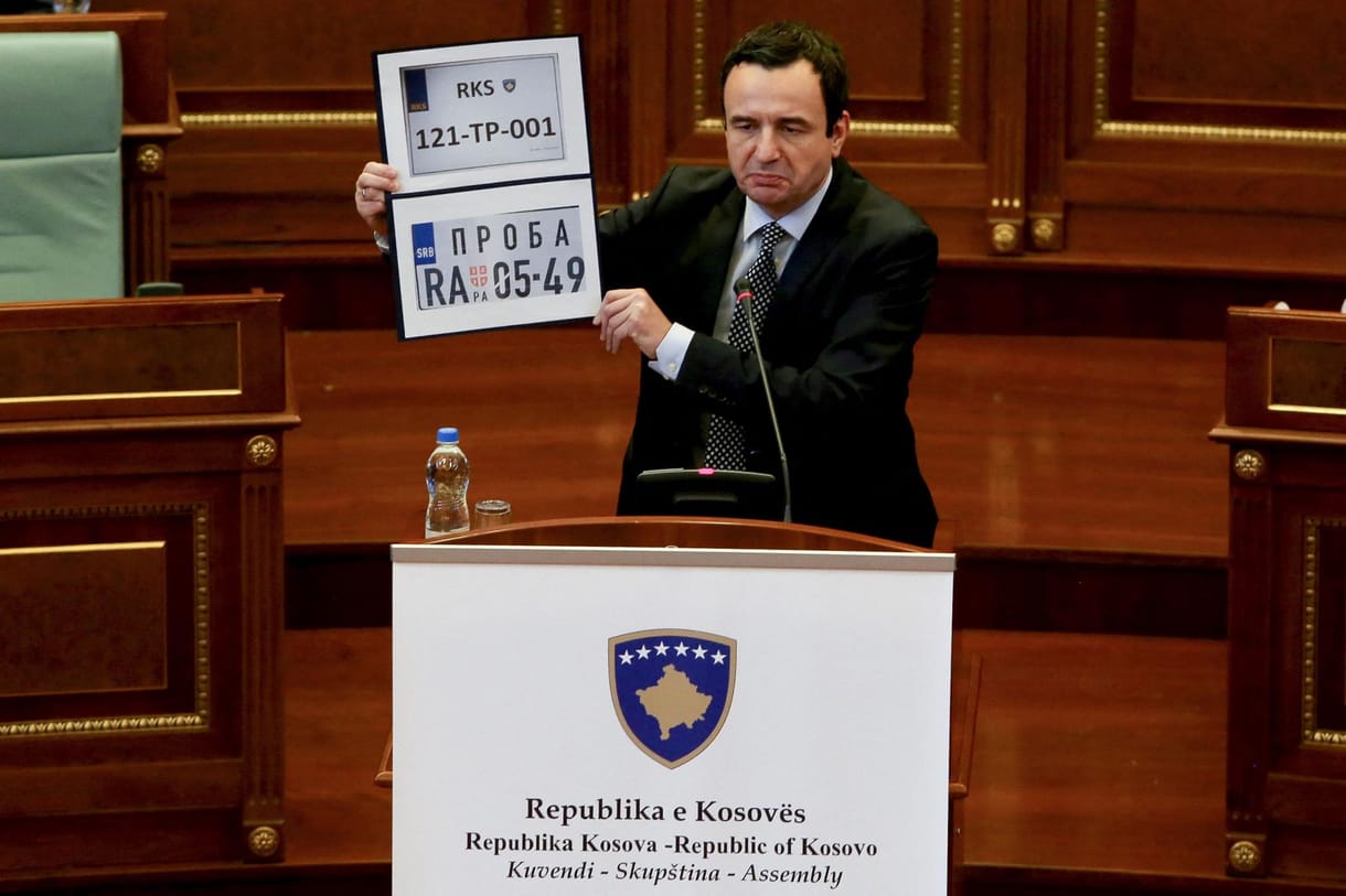 Egy országrész, ahol egyetlen rendőr sincs – szintet lépett az észak-koszóvói rendszámháború