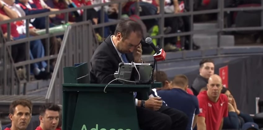 Meg kellett műteni a teniszlabdával eltalált bírót