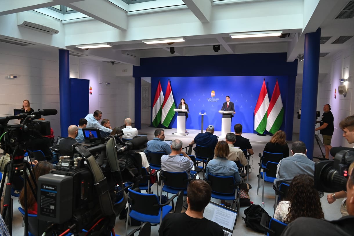 Szokatlan időpontban tartanak kormányinfót