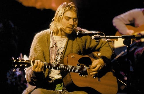Rekordáron kelt el Kurt Cobain foltos, lyukas kardigánja