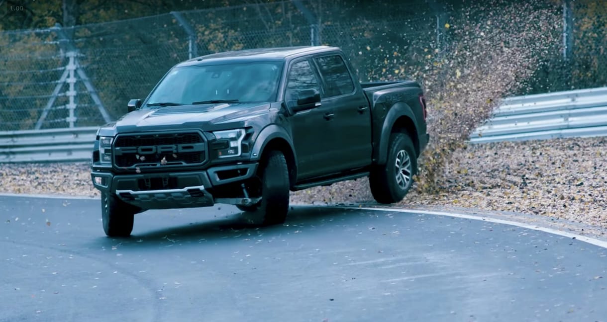 Őrült látvány, ahogy a Nürburgringen driftel a Ford F-150 Raptor – videó