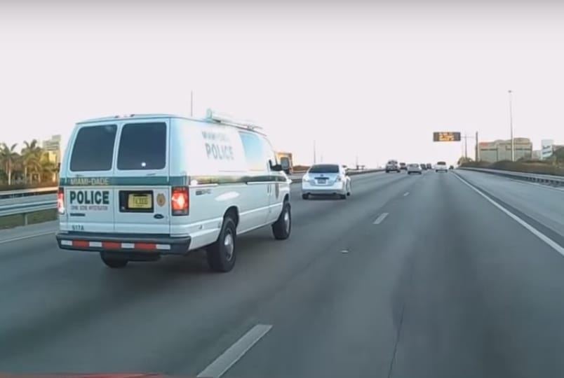 Balesetet okozott, el akart menekülni, de a karma őt is utolérte - videó