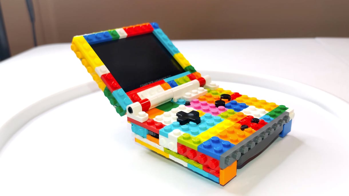 Egy youtuber Lego-kockákból épített egy Game Boy-konzolt, hibátlanul működik