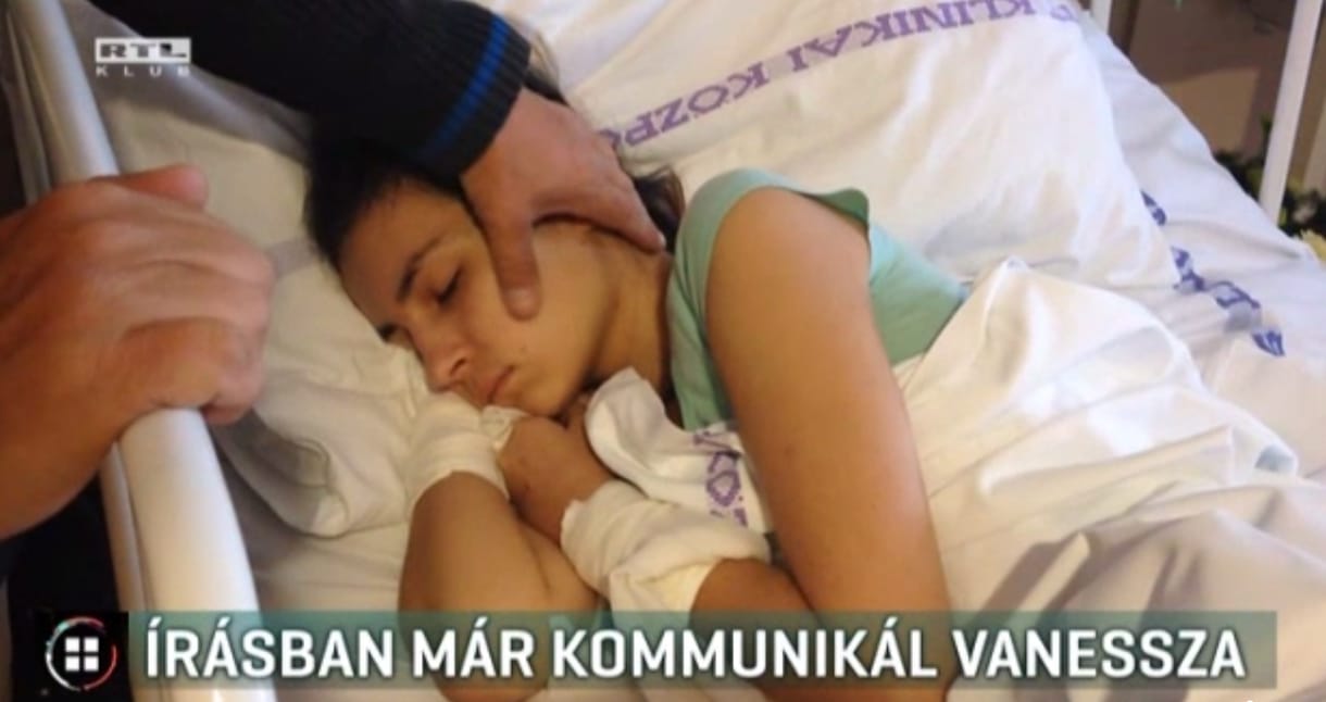 Vanessza gyógyulni akar: járni tanítják a Bulgáriában megsérült szegedi lányt