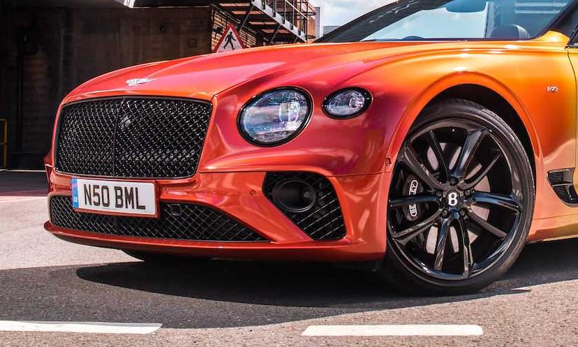 Szivárványos luxuskabriót készített a Bentley a brit Pride-ra
