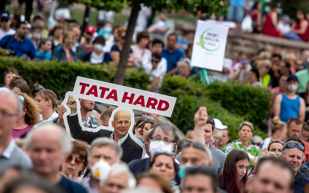 Sorosozhatnak annak, akitől elveszik a tóparti sétányát vagy a strandját