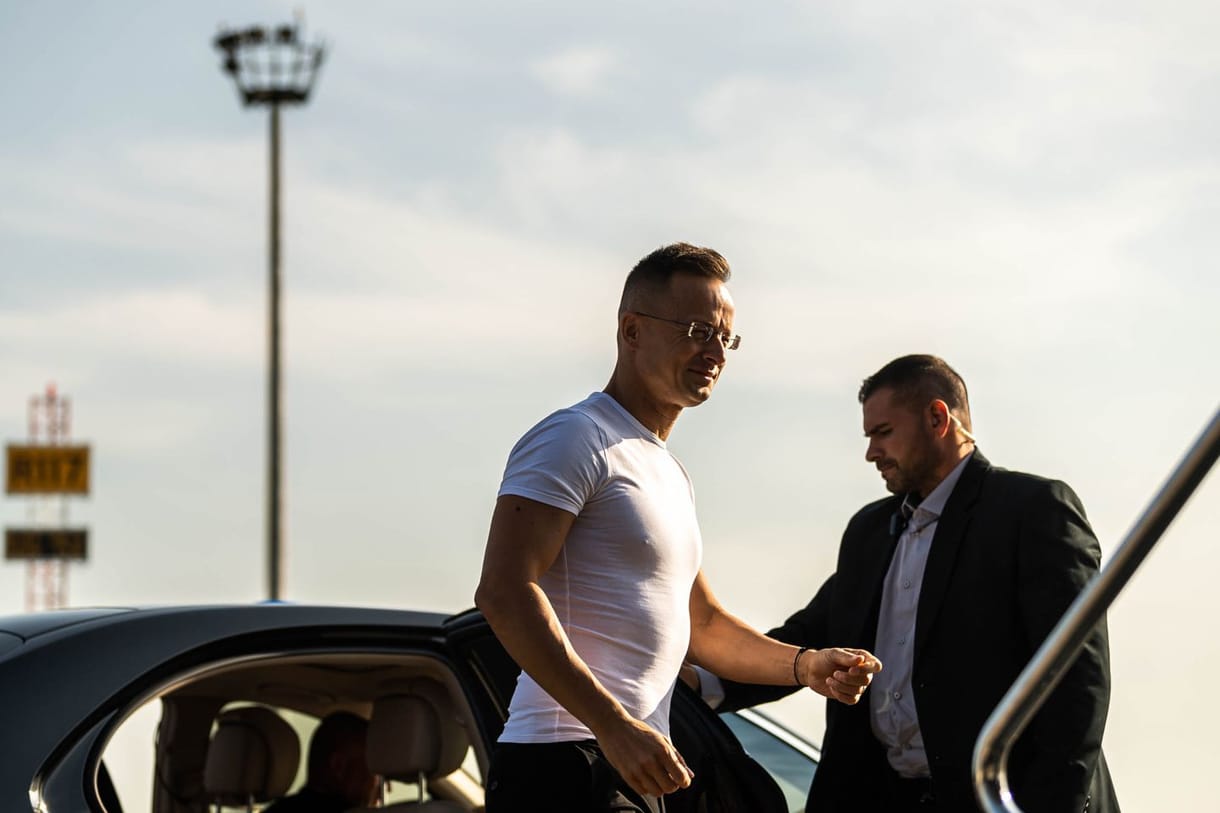 Szijjártó fél év alatt öt és félszer kerülte meg a Földet