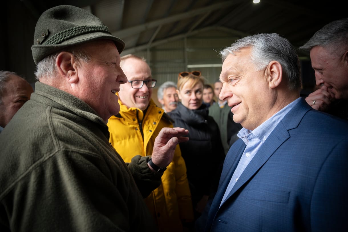 EU-s pénzből épült magtárban szónokolva rúgta be Orbán az EP-kampányt, amellyel elfoglalná Brüsszelt 