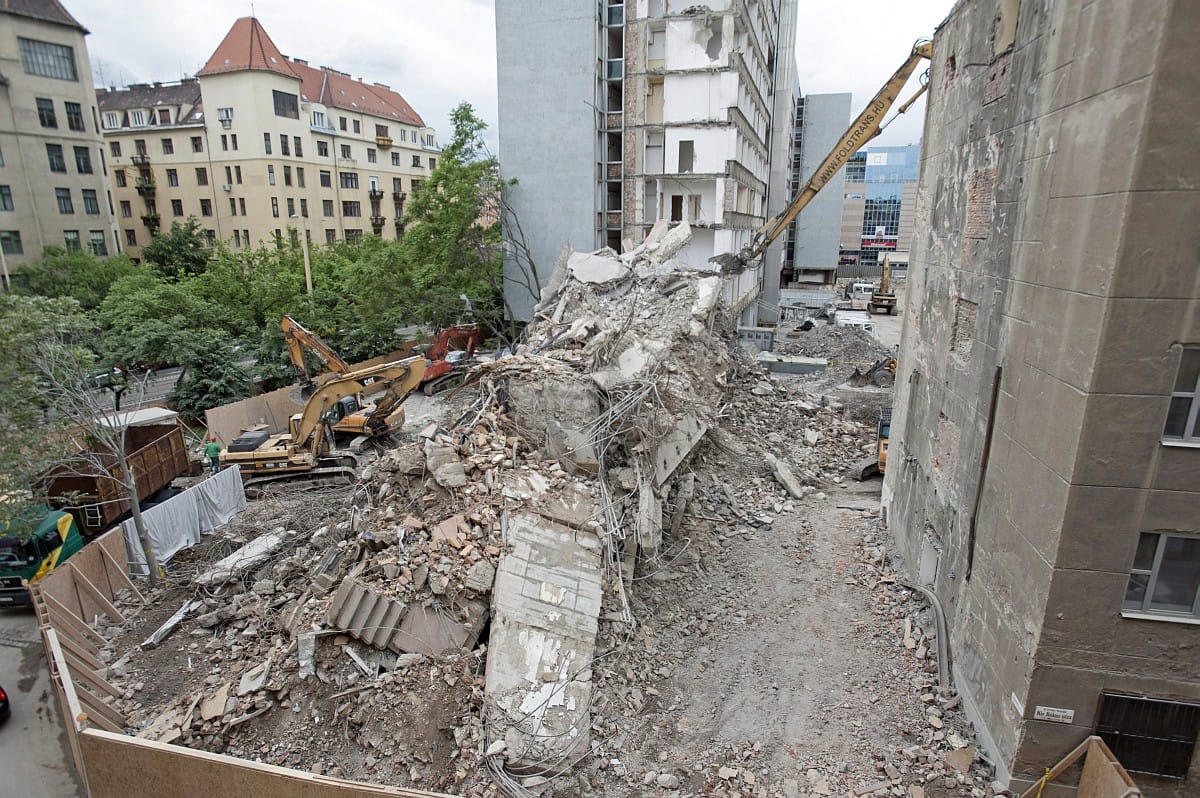 Repedés döntötte be az ipari minisztérium bontási tervét