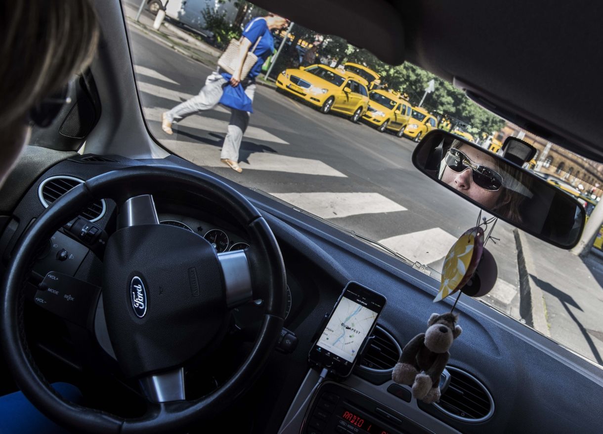 Több évre visszamenőleg, milliókat fizet ki a brit sofőröknek az Uber