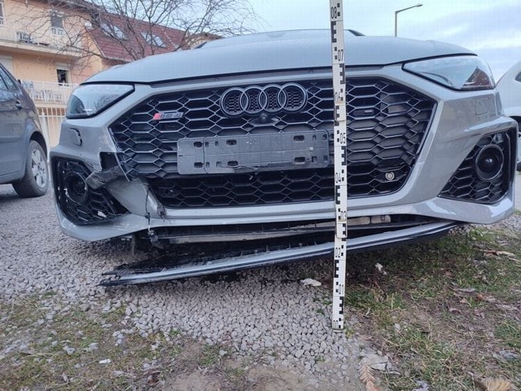 Kereskedésből loptak el egy 25 milliós Audi RS4-est, és gyorsan össze is törték Szegeden