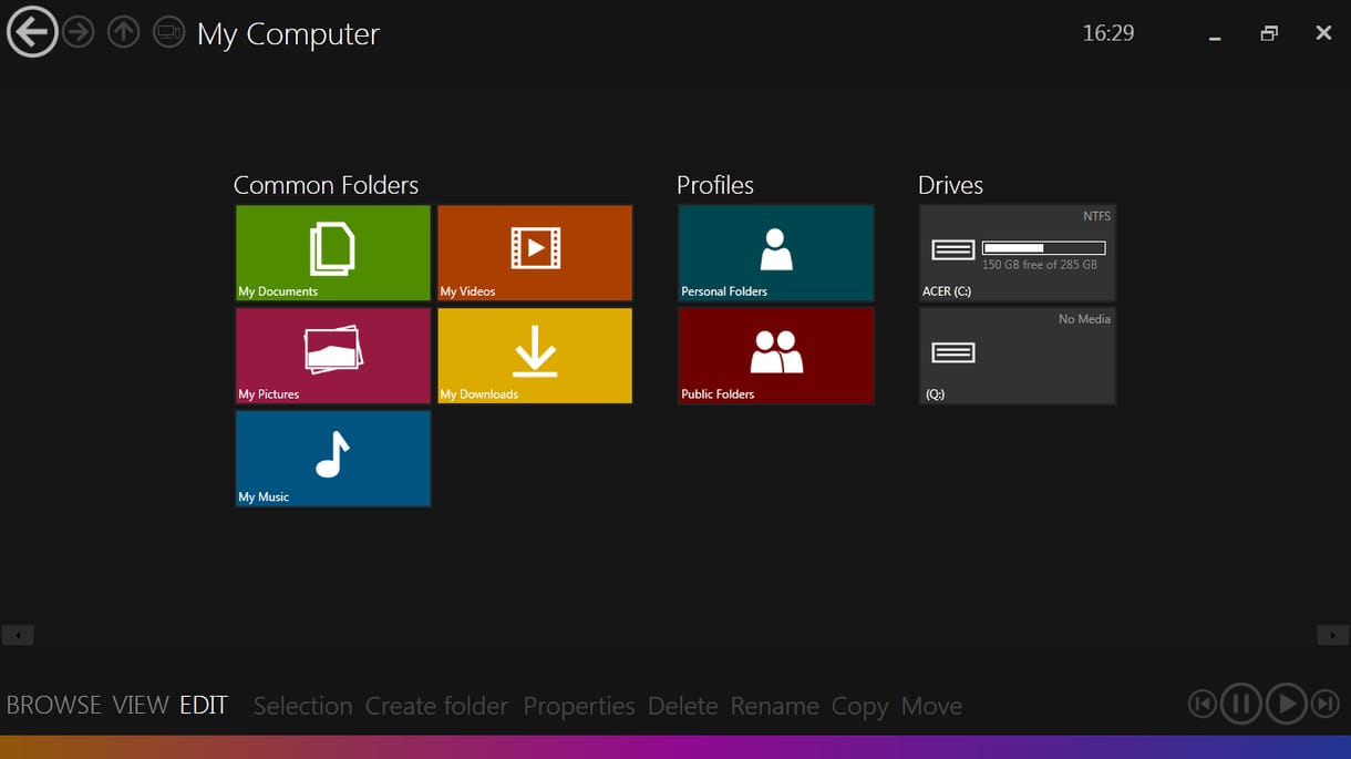 Látványos, teljes képernyős fájlkezelő, Windows 8 stílusban