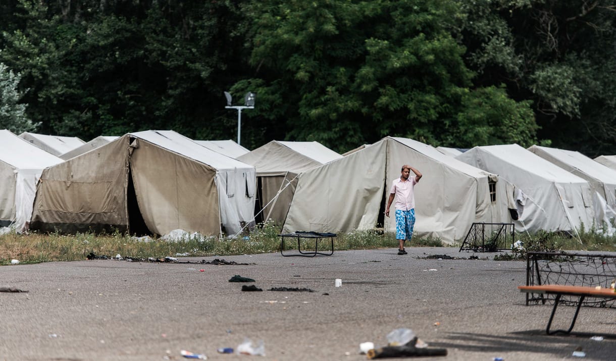 Szinte minden menekülttábort felszámol a kormány