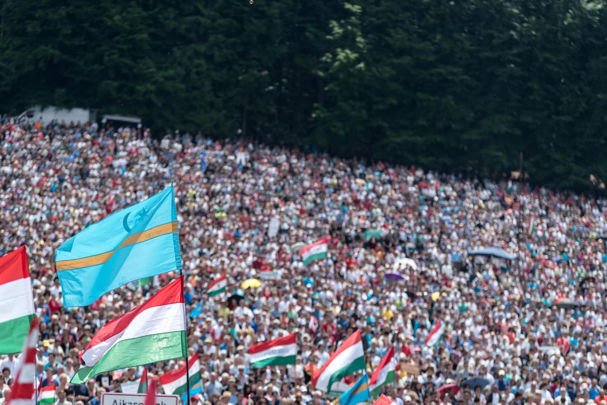 Pénzt kaphatnak diákok, hogy megnézhessék Ferenc pápát Csíksomlyón