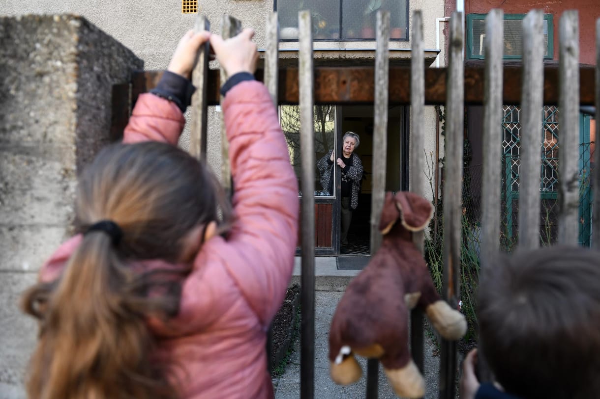 Léleknyomorító, hogy a nagyszülők és unokák nem találkozhatnak a járvány miatt