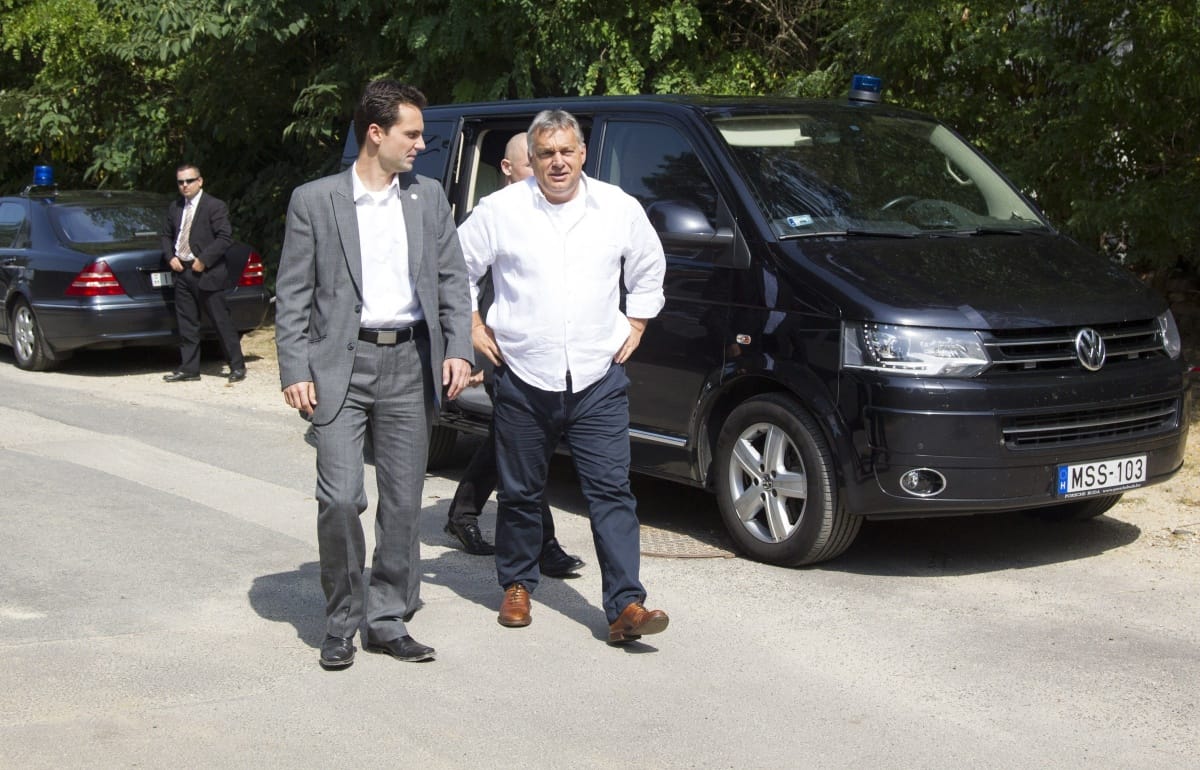 Orbán tudja, hogy a szerencsétlen hülyére nem szavaz senki