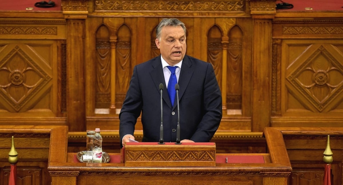 Megzavarták Orbán Viktor beszédét - percről percre a parlament üléséről