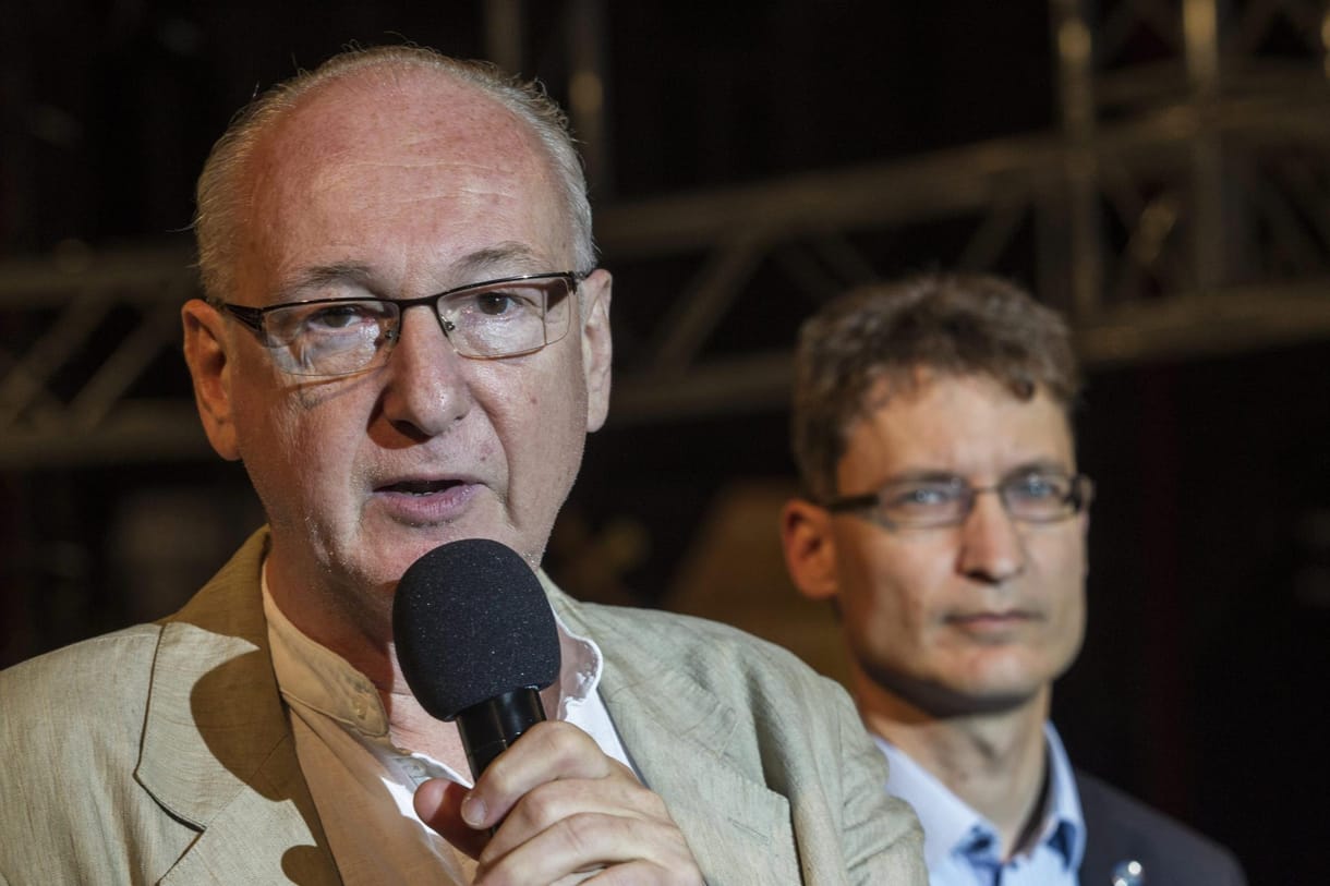 Szikora János tagadja a zaklatás vádját