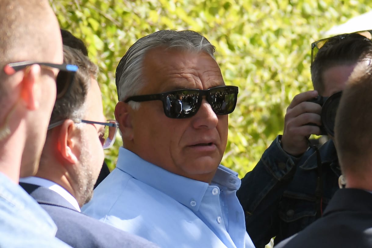 Orbán: Az izgalmas dolgok most nem a jobboldalon történnek, a baloldalon viszont “minden pofon jó helyre megy