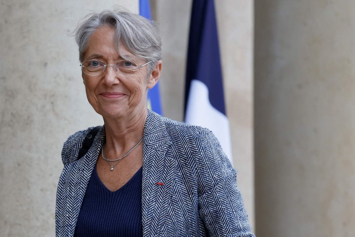 64 évre emelnék a nyugdíjkorhatárt, ezért össztűz zúdul a francia kormányra