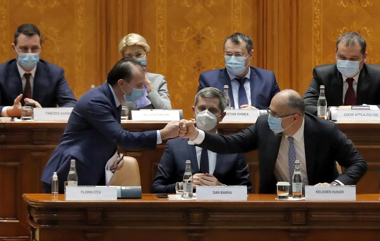 Alig alakult meg koalíció, máris veszekednek egymással a román kormánypártok