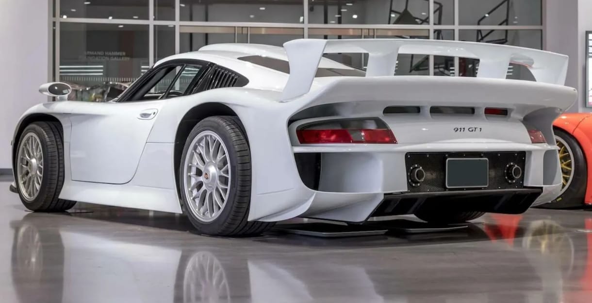 Nagyjából a nem létező kategória egy ilyen Porsche GT1 Strassenversion