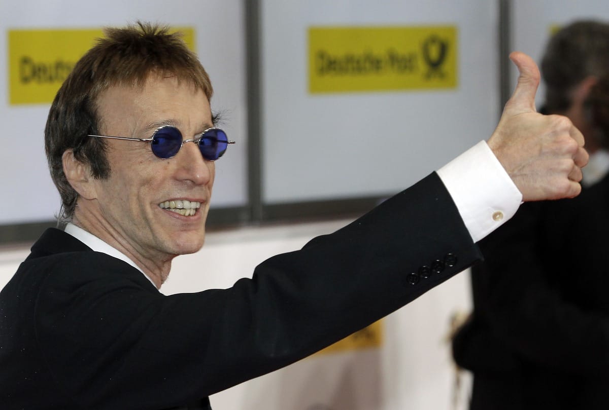 A Bee Gees énekesét zenével hozták ki a kómából