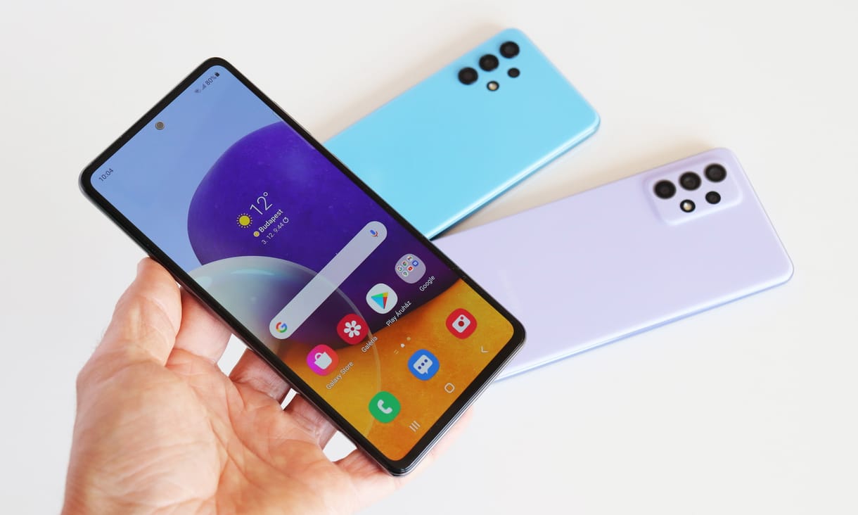 Megjelentek a Samsung új néptelefonjai: mit tudnak a csúcsmobilok töredékébe kerülő modellek?