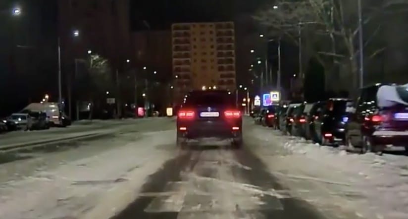 Havas úton akart meglépni a rendőrök elől a szlovák BMW-s – videó