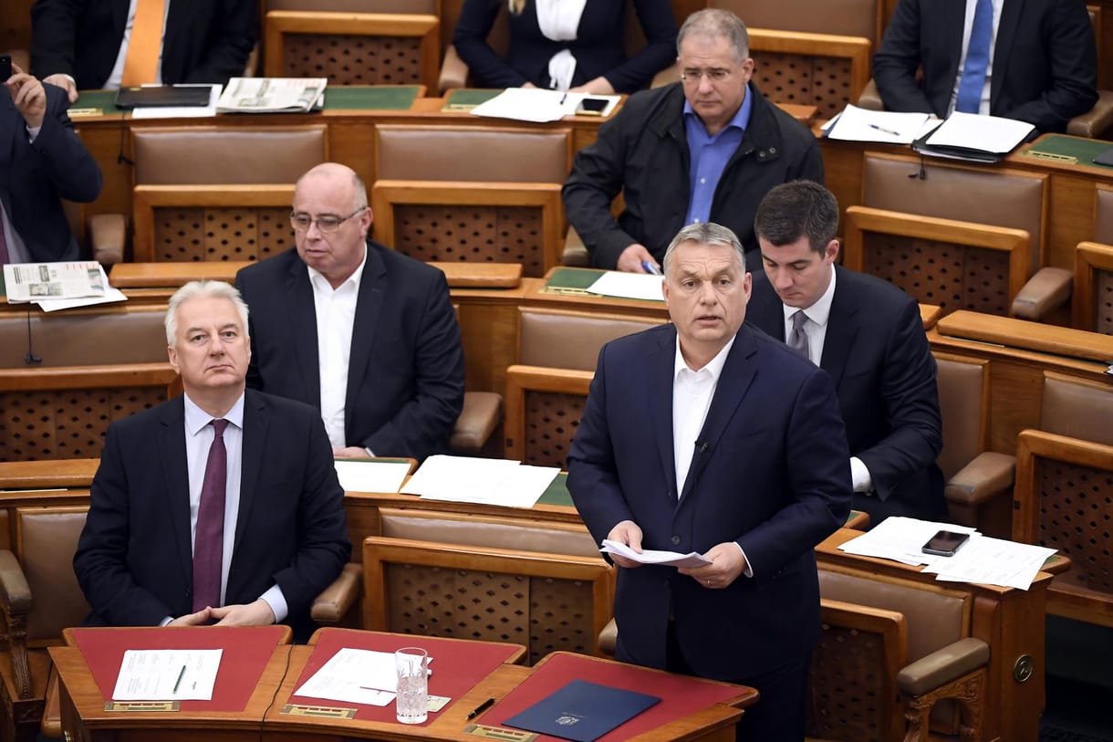 A veszélyhelyzet idejére megkötné a polgármesterek kezét a kormány