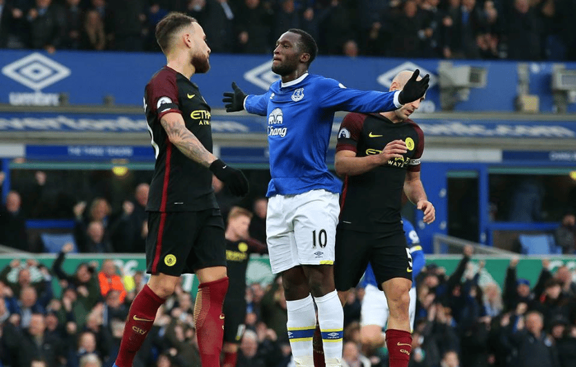 Bombameglepetés: négyet számolt az Everton a Cityre