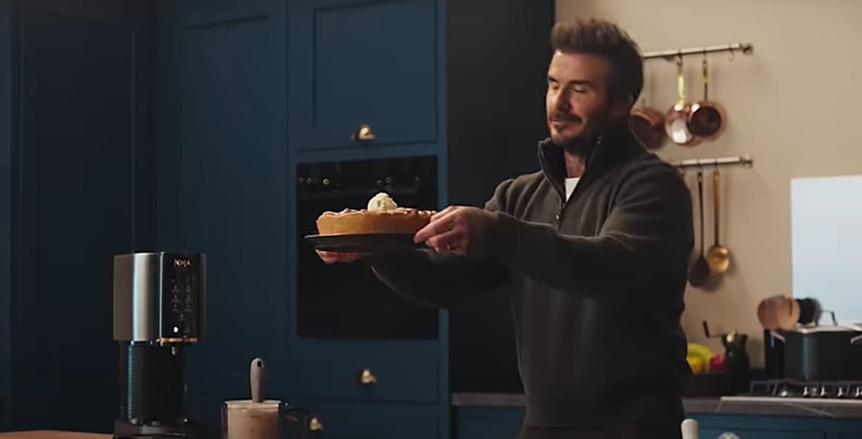 David Beckham karácsonyi reklámját sokan életveszélyesnek tartják, többen fel is jelentették