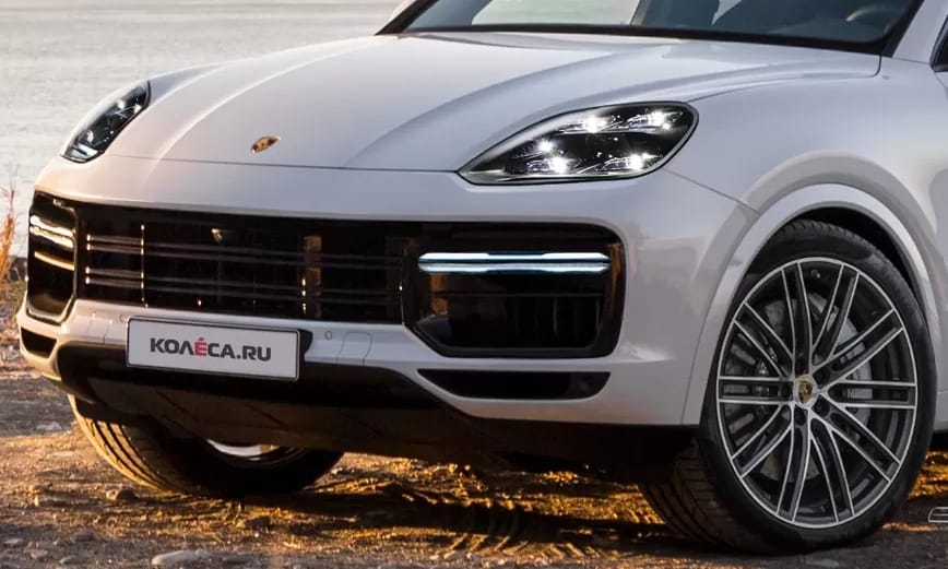 Fotókon az érkezőben lévő megújult Porsche Cayenne