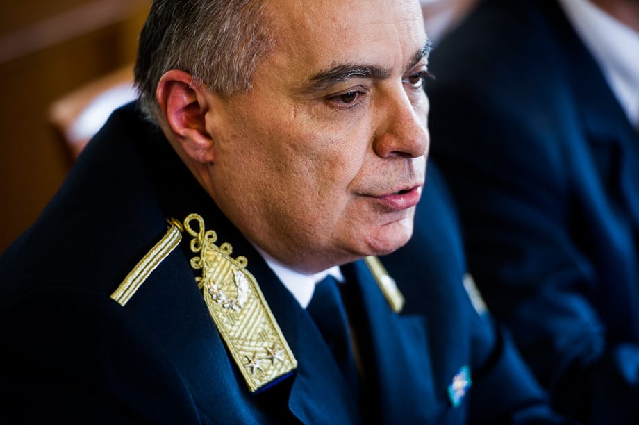 Ötpárti támogatással jöhet az új, erős kezű főrendőr
