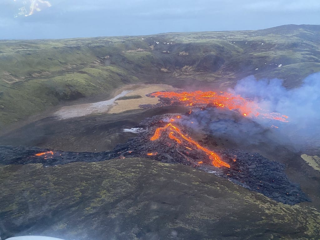 Magyar geológus az izlandi vulkánkitörésről: újabb területeken hasadhat fel a föld
