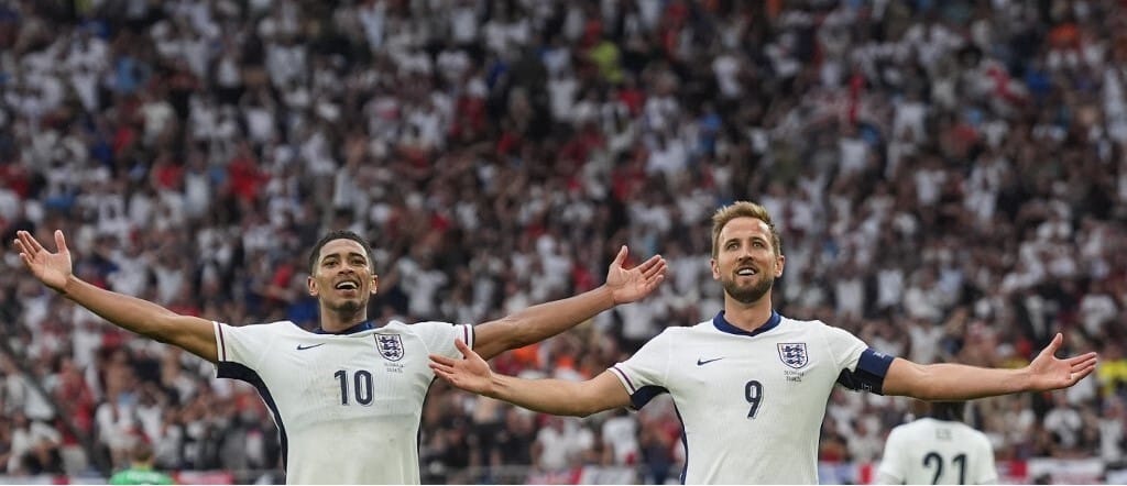 Bellingham ollójával egyenlített, Kane fejesével továbbjutott Anglia Szlovákia ellen - 2-1