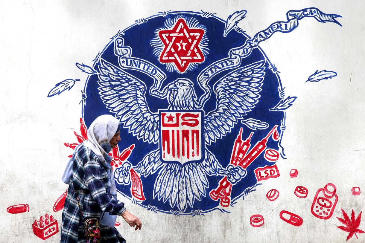 Irán dilemmája: lemond a Bombáról vagy Trump megbombázza
