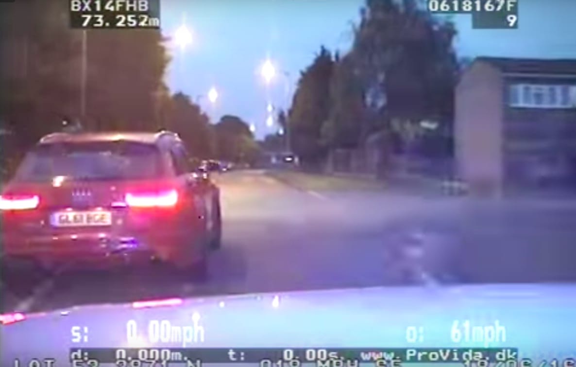 Két defektet is kapott az Audi RS6 menekülés közben, mégis ez lett a vége – videó