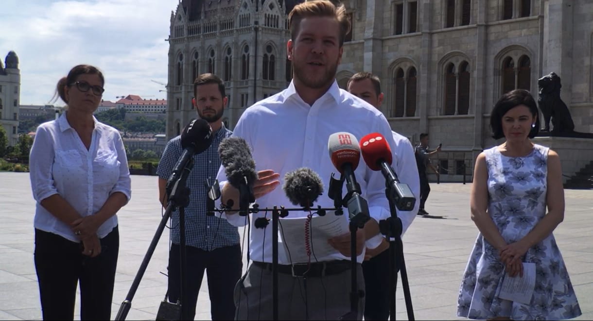 A rezsi- és kata-döntések visszavonását, 0 százalékos áfát követel közösen az ellenzék