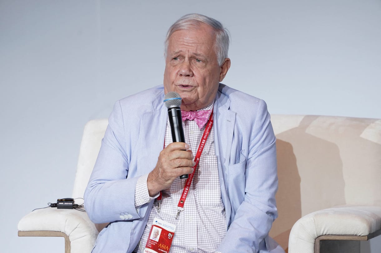 Jim Rogers amerikai tőzsdeguru: A készpénz napjai meg vannak számlálva, az amerikai gazdaságban válság közeleg