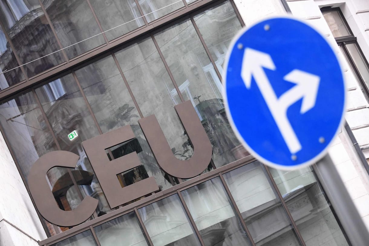 Csak a szokásos szófordulatokra futotta a pártoktól CEU-ügyben