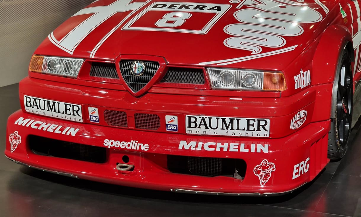 Határ a csillagos ég: testközelből ismerkedtünk meg a zseniális Alfa Romeo 155 DTM-mel